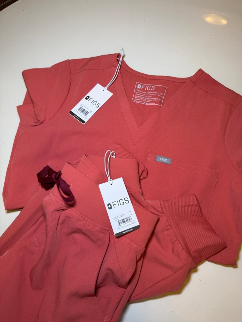 FIGS Women's Spiced Cider Scrub Set